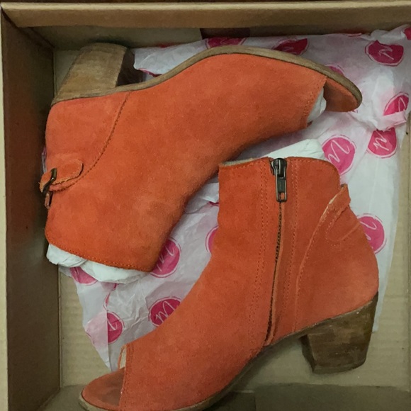 MATISSE rust/orange block heel side buckle suede bootie size 6.5 - Picture 11 of 12